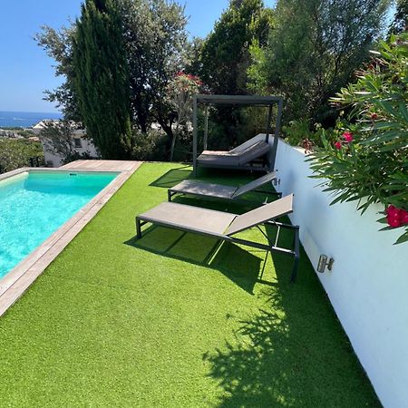 Rdc De Villa Avec Piscine Cavalaire-sur-Mer Kültér fotó