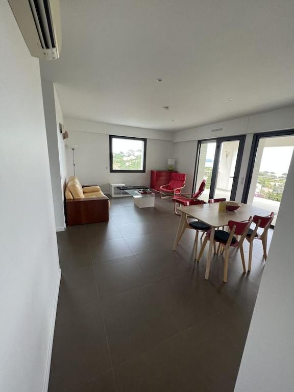 Rdc De Villa Avec Piscine Cavalaire-sur-Mer Kültér fotó