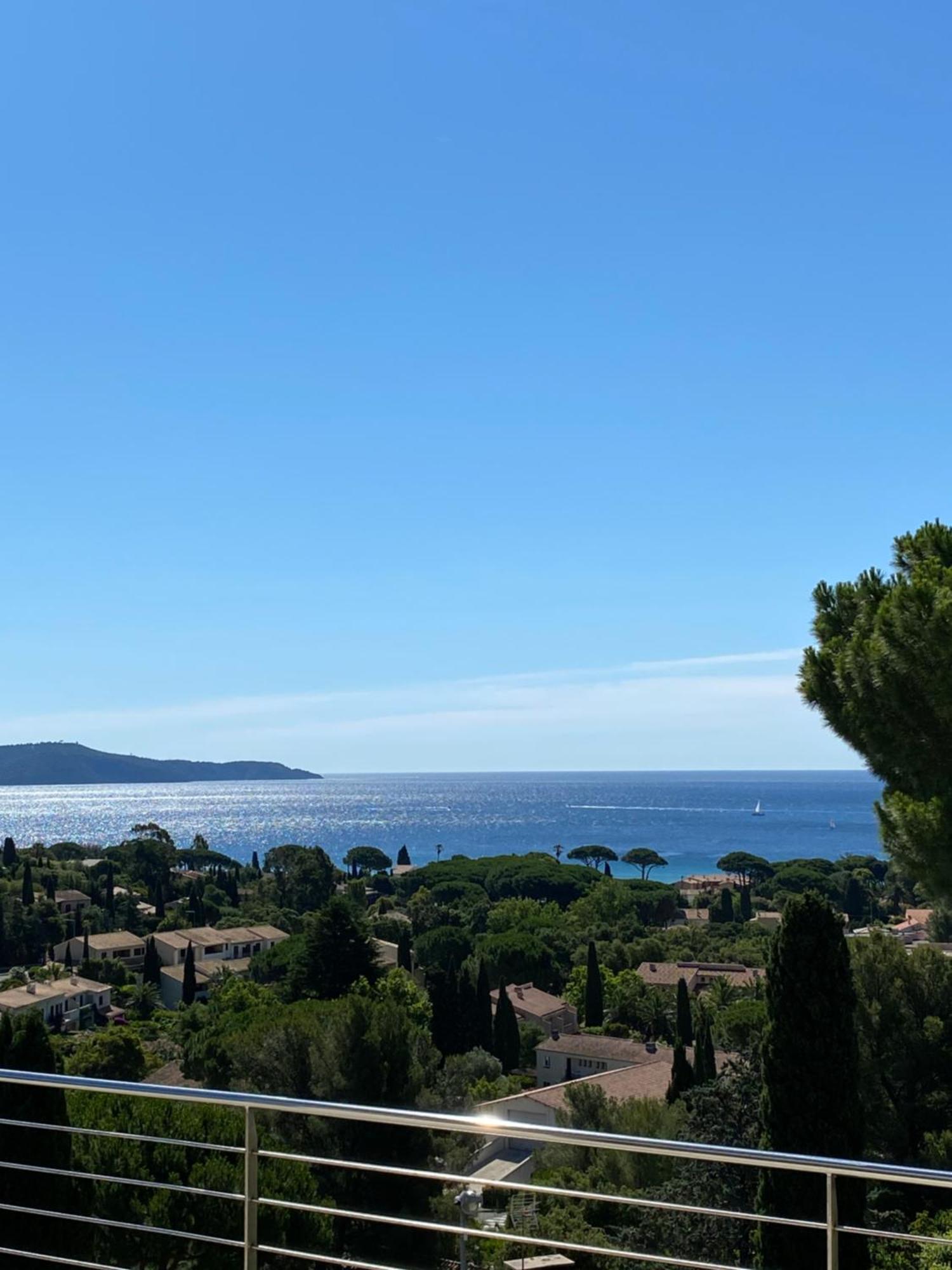 Rdc De Villa Avec Piscine Cavalaire-sur-Mer Kültér fotó